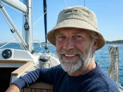 Bucket Hat med Broderi - Egen Tekst
