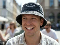 Bucket Hat med Broderi - Egen Tekst