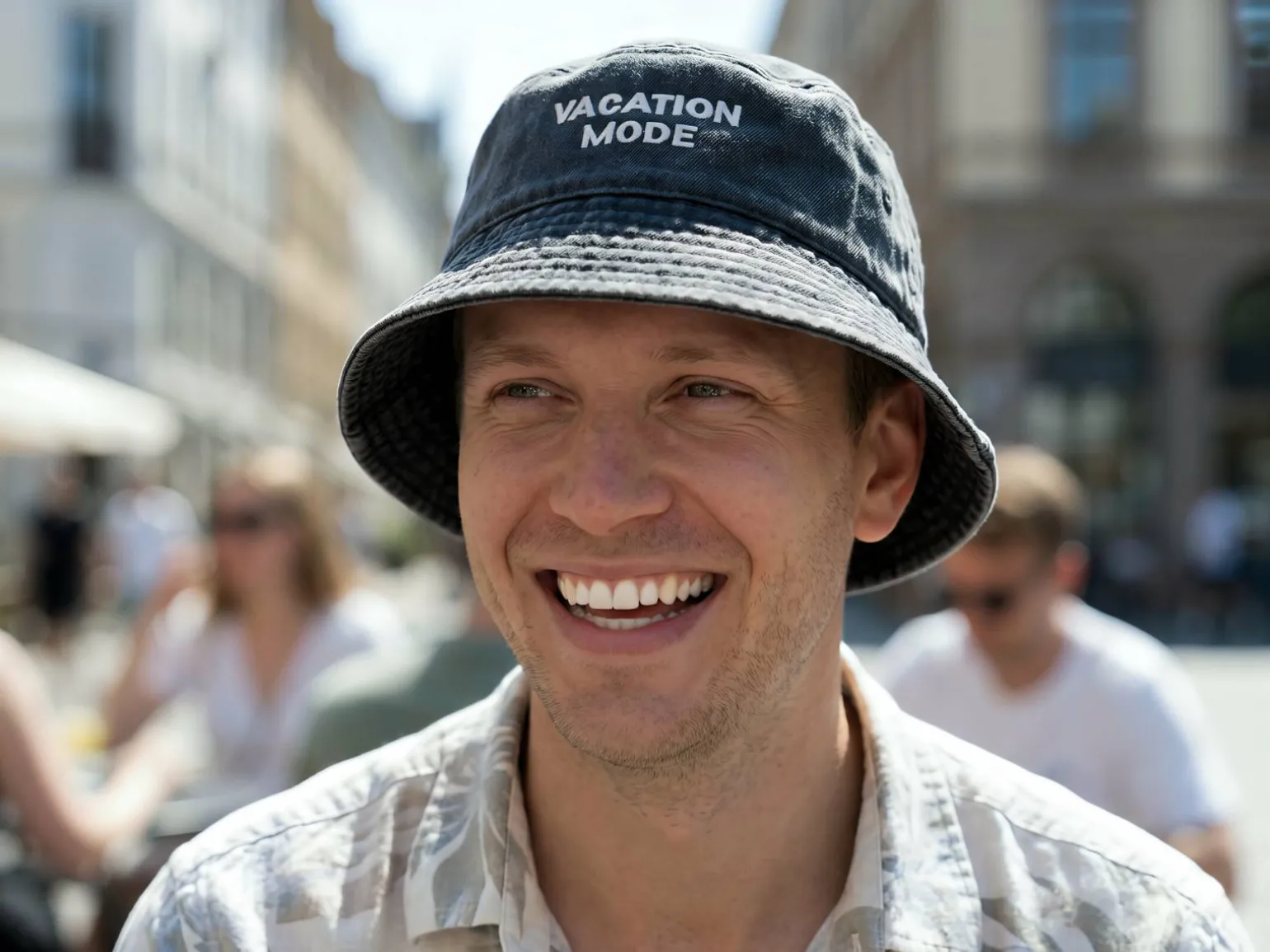 Bucket Hat med Broderi - Egen Tekst