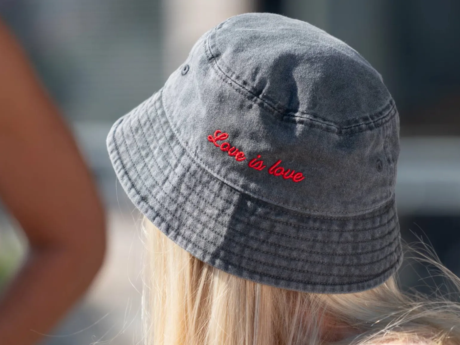 Bucket Hat med Broderi - Egen Tekst