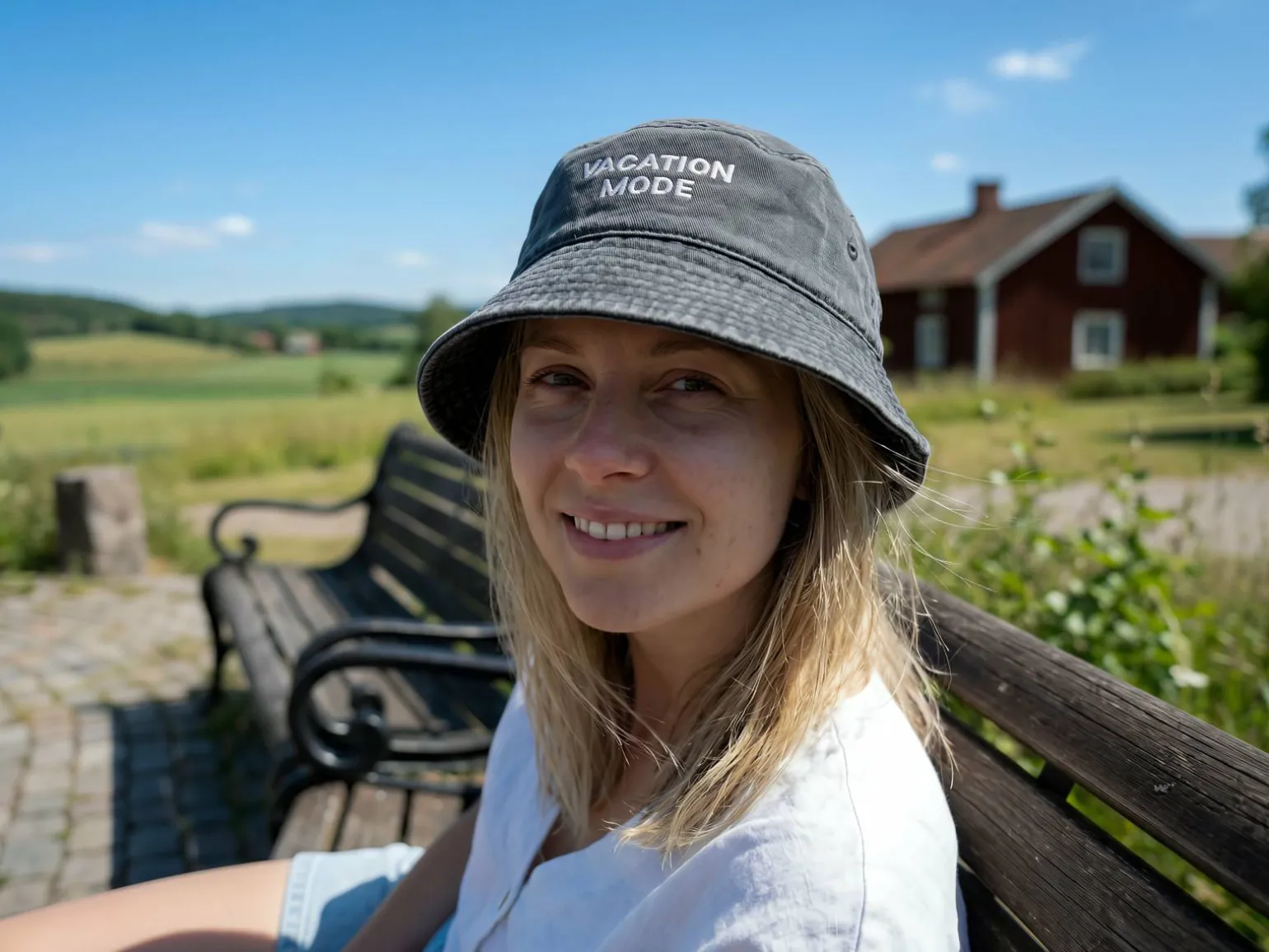 Bucket Hat med Broderi - Egen Tekst