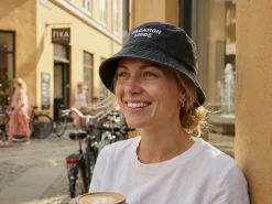 Bucket Hat med Broderi - Egen Tekst