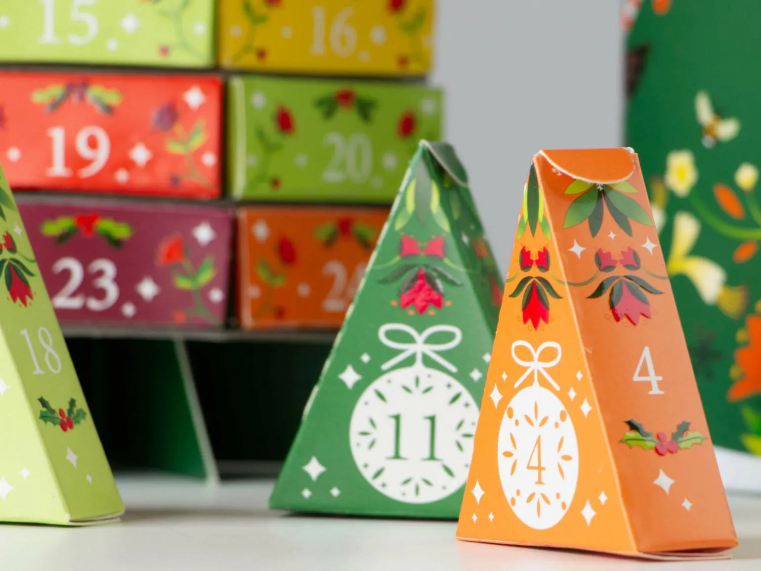 English Tea Shop Christmas Tree Tejulekalender