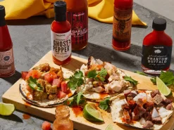 Gaveæske med Stærke Saucer: Hot Sauce Challenge - Thoughtfully