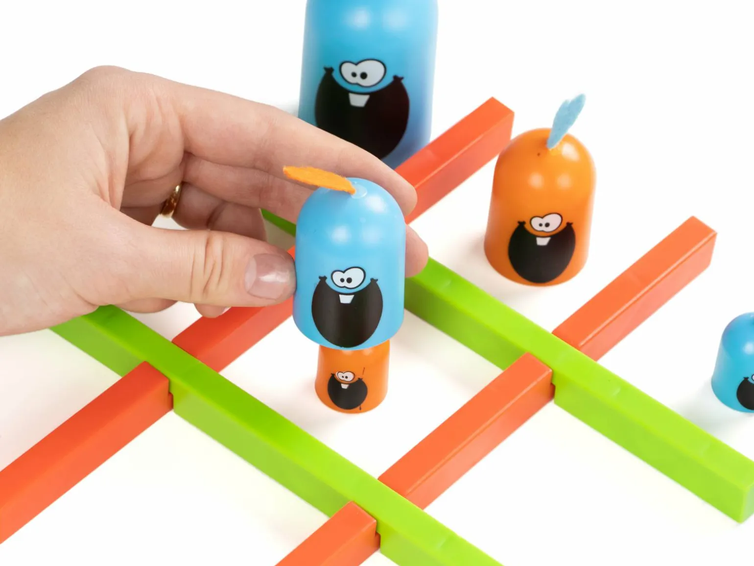 Gobblet Game Tre på Række-spil