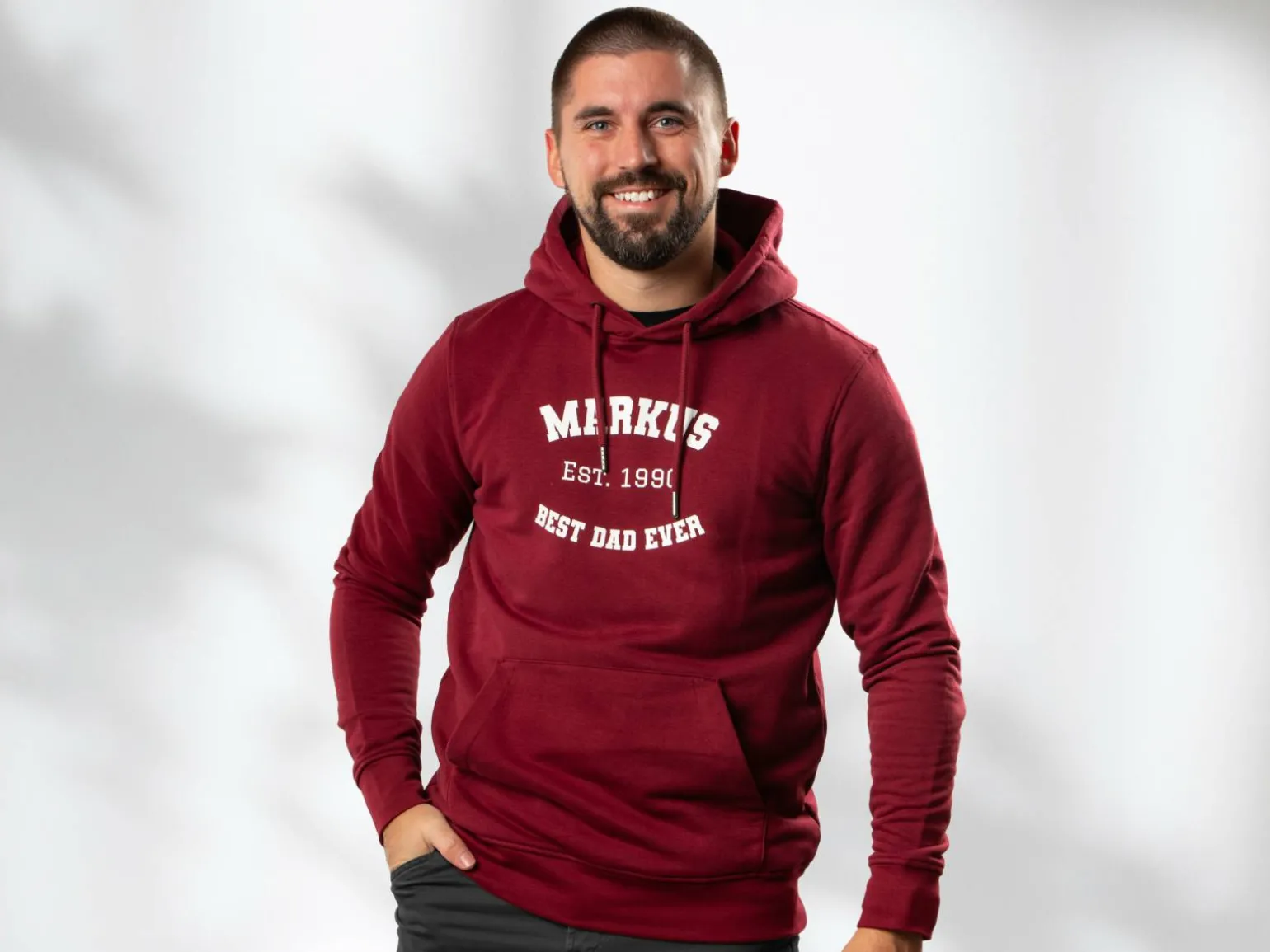 Hoodie med Egen Tekst i Collegestil