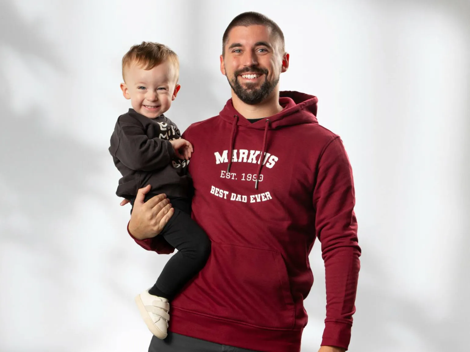 Hoodie med Egen Tekst i Collegestil