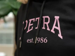 Hoodie med Egen Tekst i Collegestil