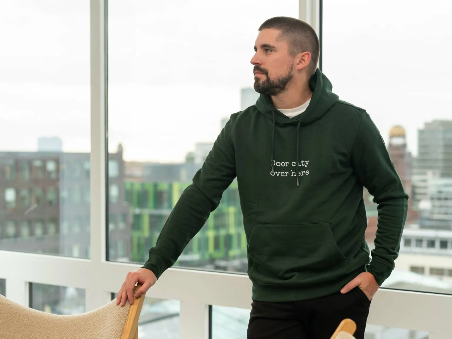 Hoodie med Egen Tekst i Collegestil
