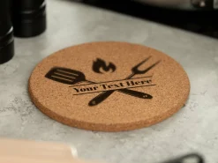 Personligt Korkbordsunderlag med Navn - Grill