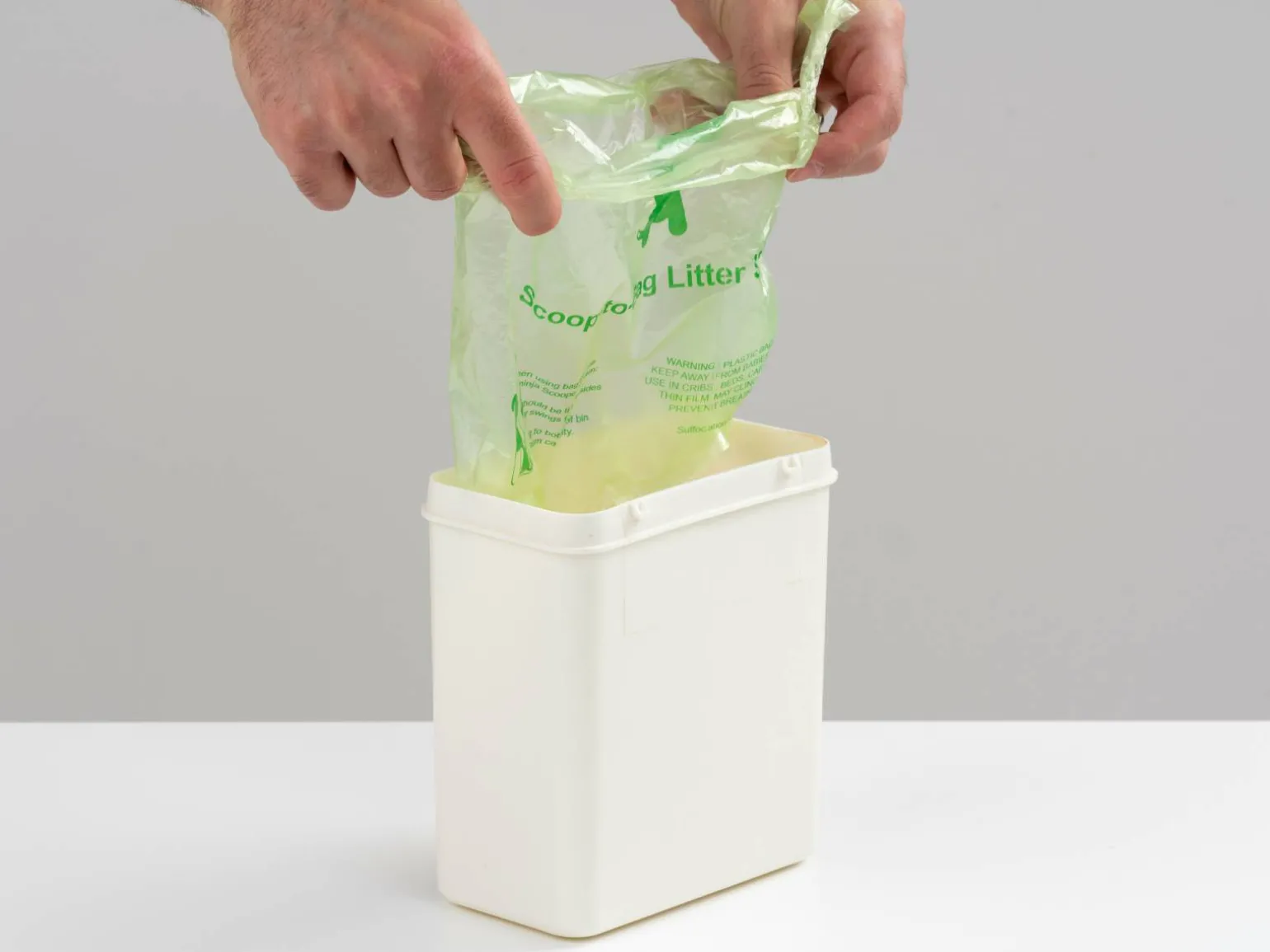 Scoop Up! Kattegrusskovl med Beholder