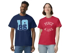 T-shirt med Egen Tekst i Collegestil