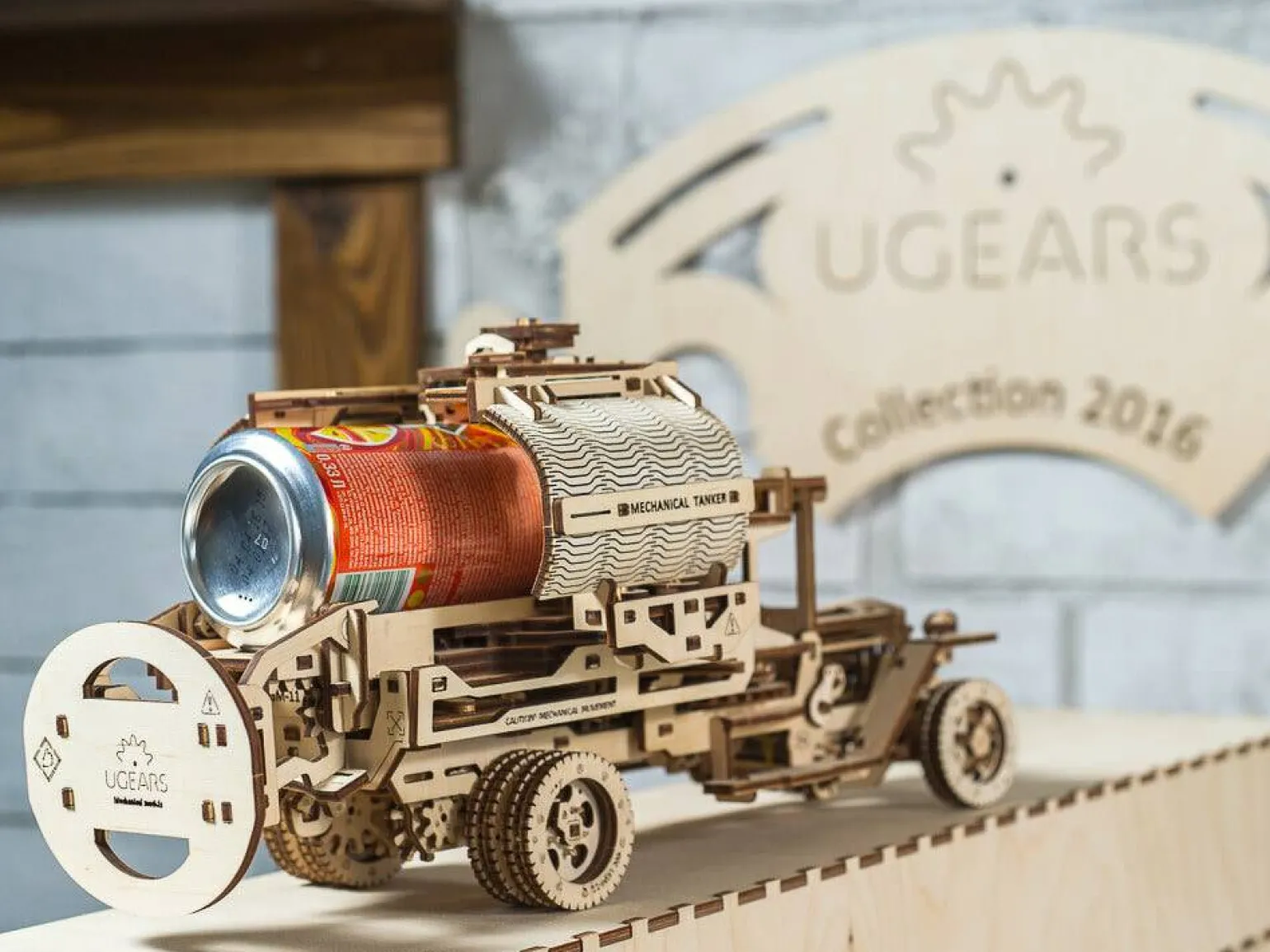 Ugears 3D-puslespil i Træ - Tankbil
