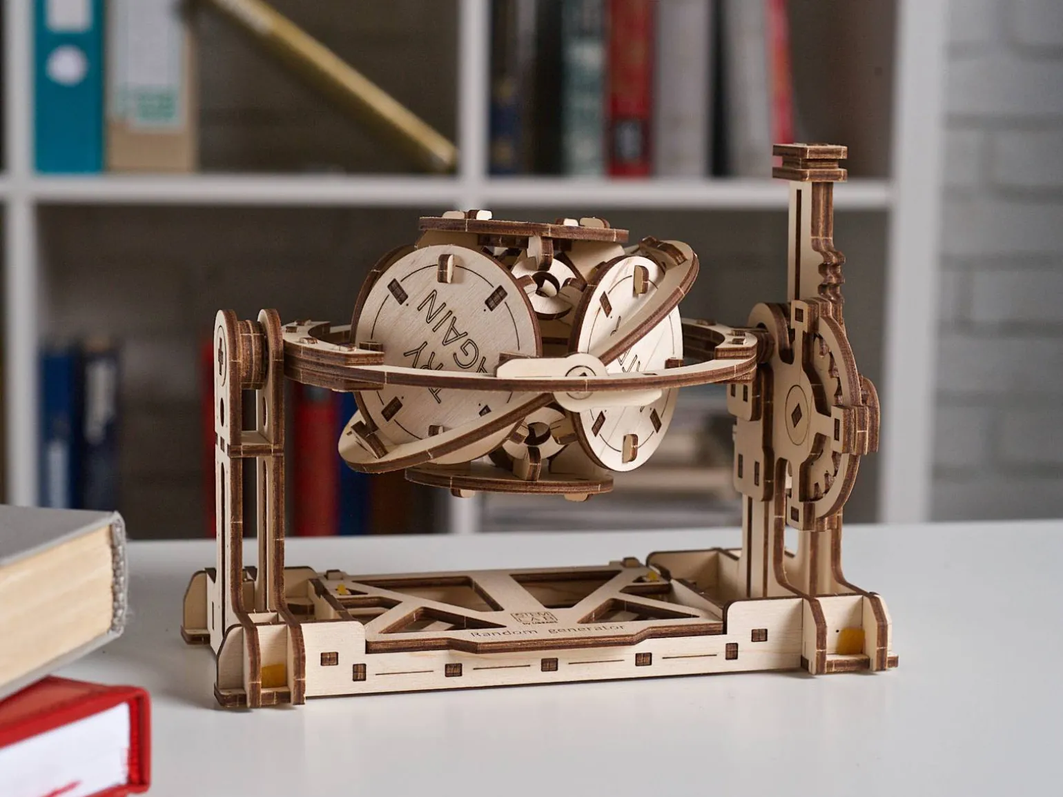 Ugears 3D-puslespil i Træ - Tilfældighedsgenerator STEM Lab